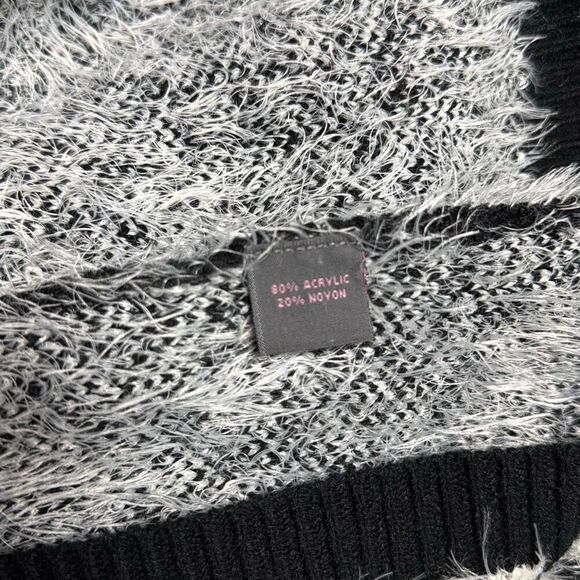 Metric Women’s Black & White Eyelash Sweater Size Large NEW - Picture 5 of 6